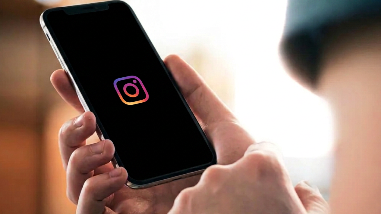 Instagram chat showing a PayU payment link